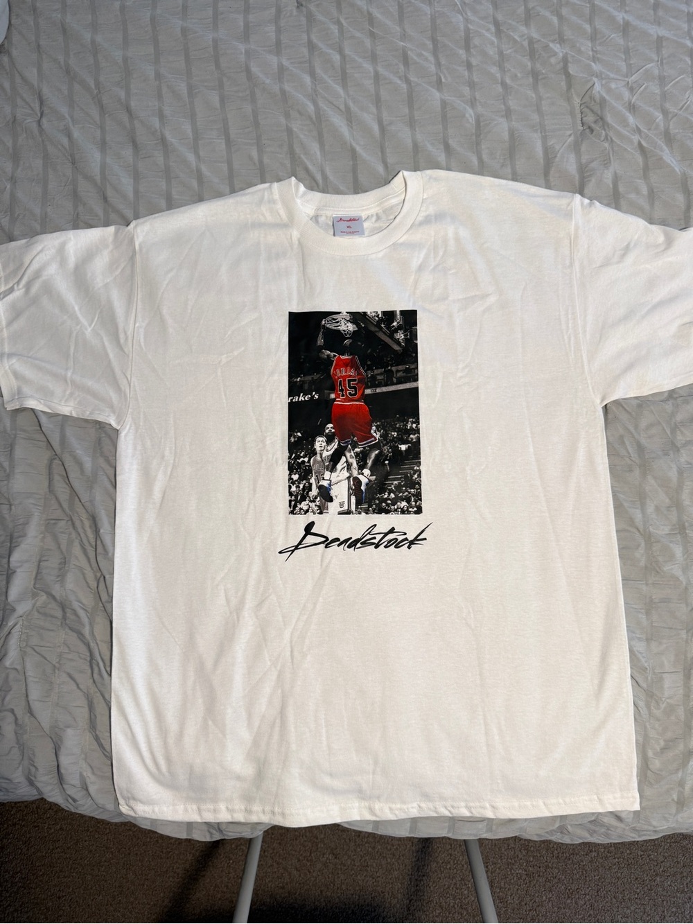 🔥 DEAD STOCK TEE – SIZE XL